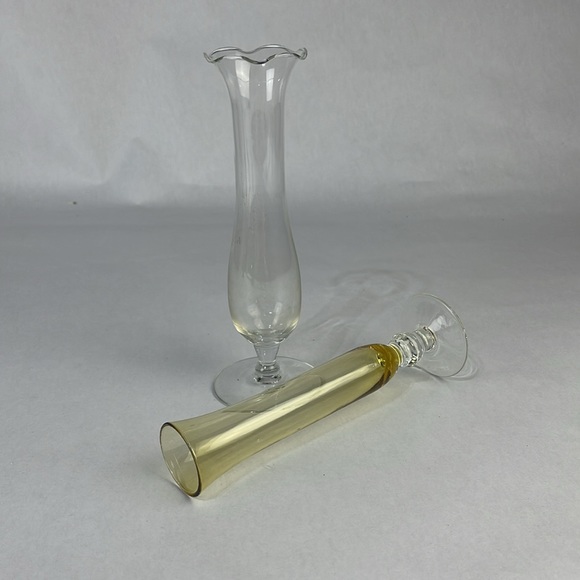Set of 2 Vintage Glass Bud Vases - Picture 3 of 14